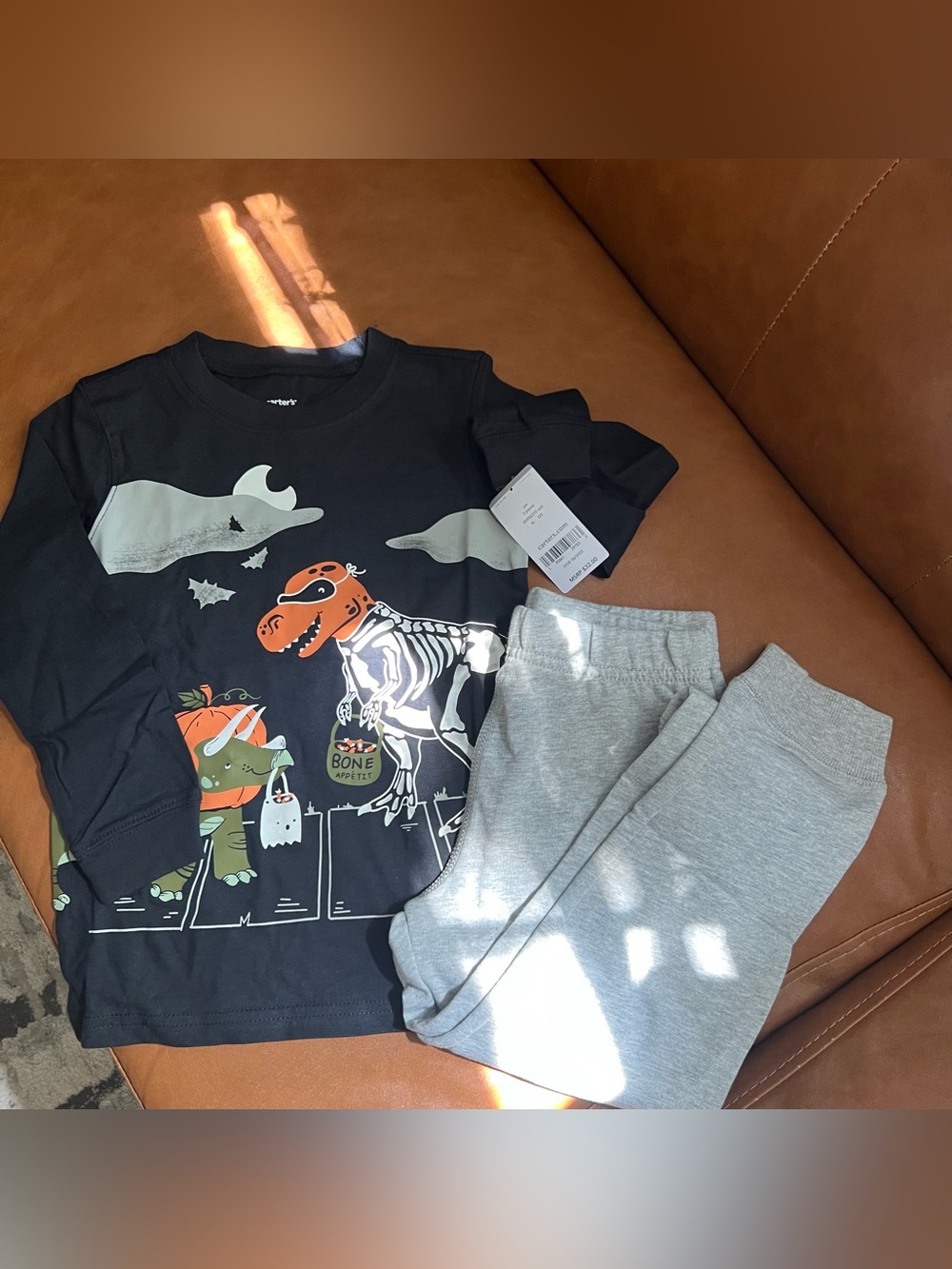 Carter's boys' 2-piece Sz 4T Halloween outfit DINOSAURS T-Shirt Jogger Pant Set